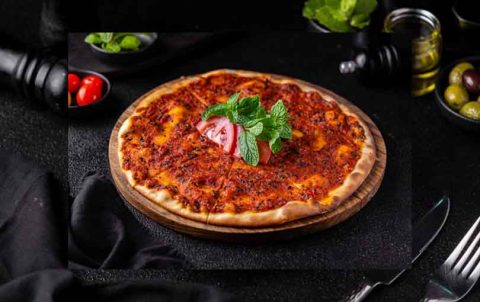 مناقيش المحمرة ضمن مقبلات شامية في دبي في مطعم آدم Restaurant & Cafe